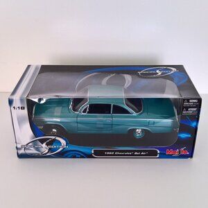 Maisto Special Edition 1:18 1962 Chevrolet Bel Air Diecast Car